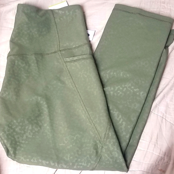 Old Navy Pants - Crop Leggings 21" inseam
